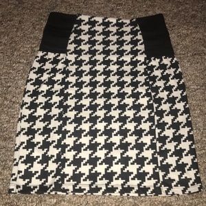 Black/white mini skirt